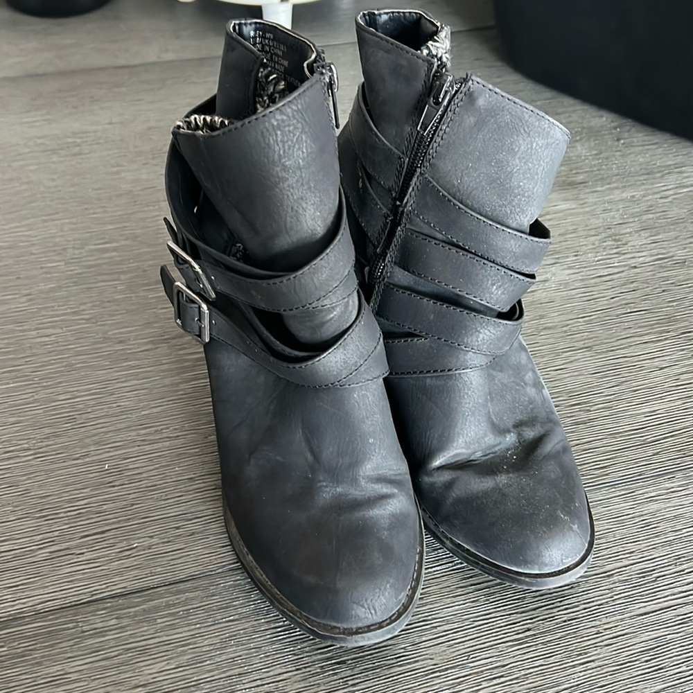 3 for$20 💜 SHOEDAZZLE Ankle Boots